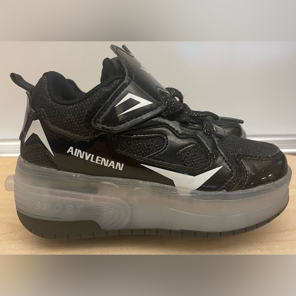 Big Kids Black Ainvlenan Light-Up Roller Sneakers Skates, EU 30; US 12.5